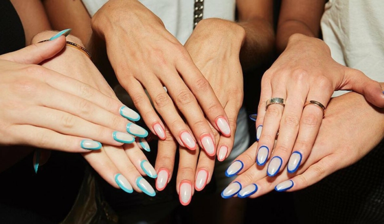 Manicure con bordi colorati, unghie a mandorla, colori estivi unghie, le mani di tre donne